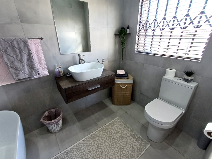 4 Bedroom Property for Sale in Vanes Estate Eastern Cape